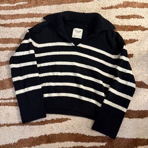 Abercrombie & Fitch black and white striped collared sweater - XS